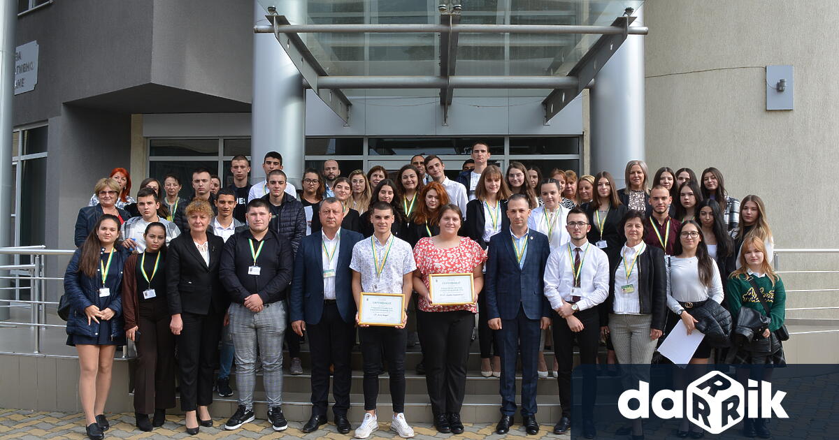 Учениците от 11-ти и 12-ти класове в град Павликени заеха