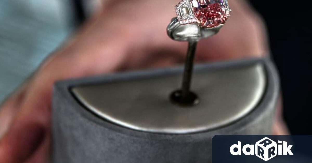 Розов диамант беше продаден за рекордните 57,7 млн. щатски долара