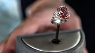Рекорд: Розов диамант беше продаден за 57,7 млн. долара в Хонконг