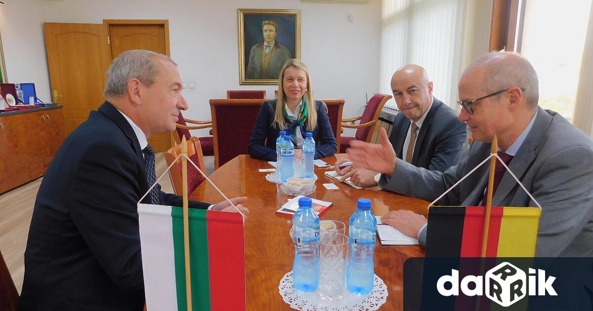 Областният управител на Област Плевен Иван Петков проведе на12-ти октомври,