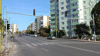 Изпълнена е пешеходната светофарна уредба на ул Свищовска при разклона за