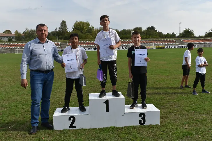 179 участници стартираха в Лекоатлетически крос „Павликени“ 