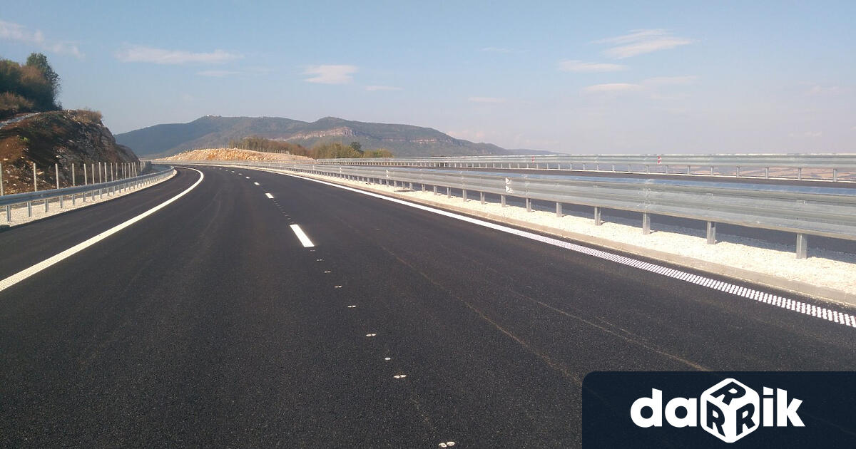 Шофьор се блъсна с колата си в елен на магистрала