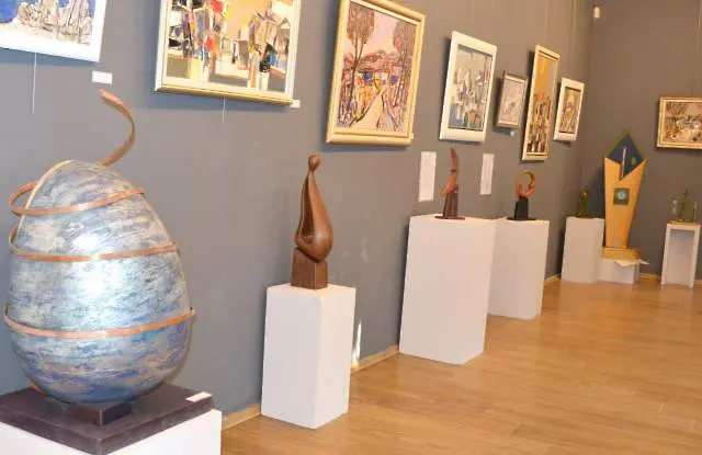 Пазарджишките художници честват професионалния си празник с изложба