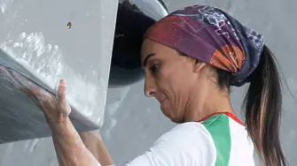 Иранска спортистка бе посрещната като героиня, след като се състезава без хиджаб (видео)