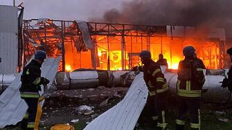 Голям пожар е избухнал в енергийно съоръжение в украинската Дневпропетровска