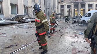 Сградата на градската администрация в Донецк бе поразена при обстрел