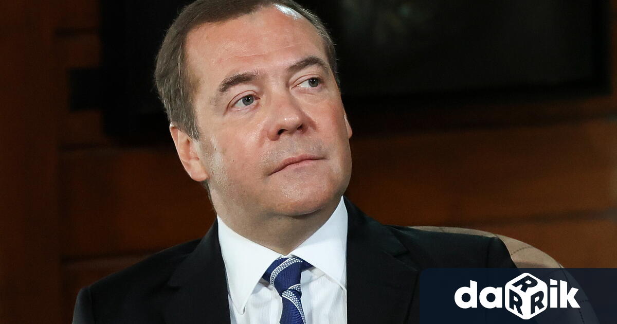 Бившият руски лидер Дмитрий Медведев предупреди Израел да не доставя