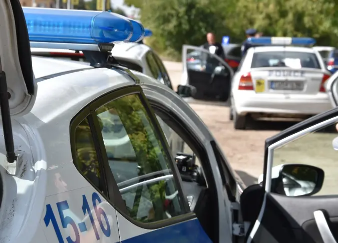 Канабис и пушка иззе полицията от жена в Ефрем