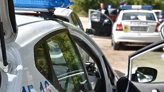 Канабис и пушка иззе полицията от жена в Ефрем