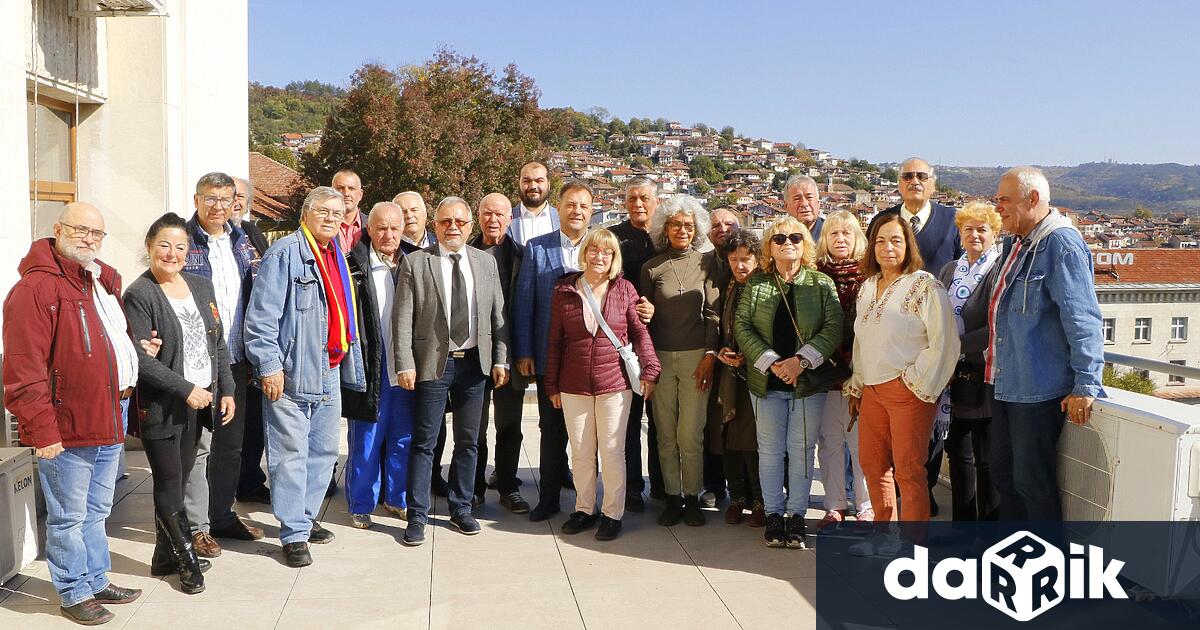 Група от Асоциацията на журналистите и писателите в Румъния е