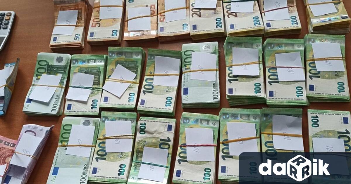 Недекларирана валута с левова равностойност 1 084 155 лева при