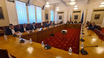Ръководството и представители на БСП разговорят с парламентарно представените политически
