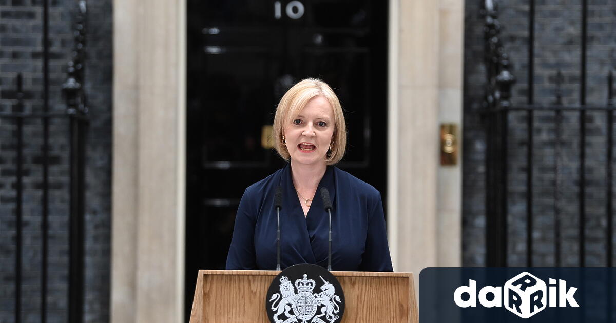 Британският премиер Лиз Тръс се извини за първи път заради
