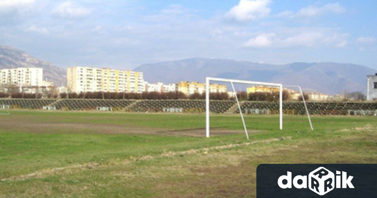Военният стадион в Сливен е спортното съоръжение, за което очакванията
