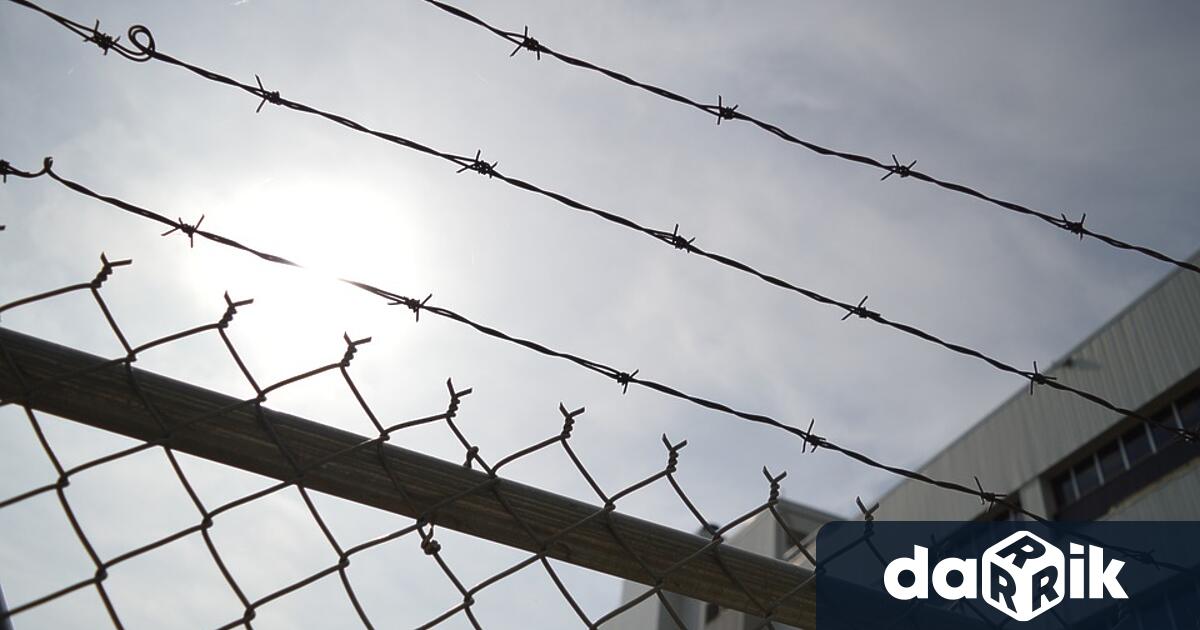 Четирима затворници загинаха и 61 бяха ранени при пожара, който