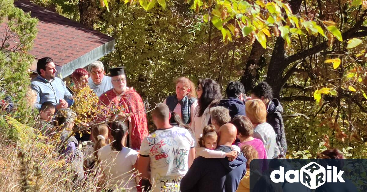 Дълги години святото място е било скрито в гората. Основите