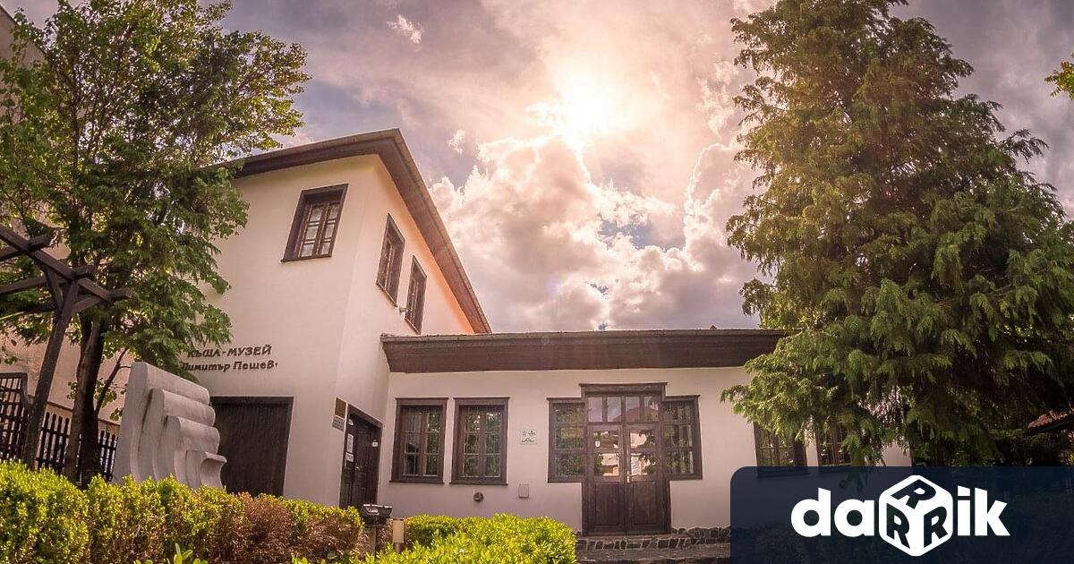 На 25 октомври 2022 г. се навършват 20 години от