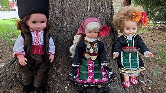 Кукла Барби нагиздена в баташка носия получи Историческият музей в
