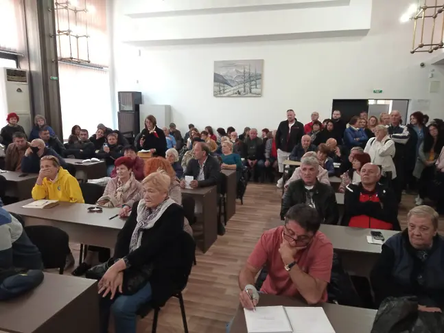 Огромен интерес на срещата за условията за саниране в Дупница