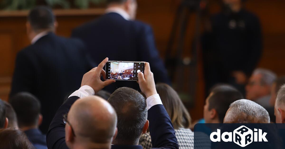 Партиите в парламента дават разнопосочни предложения за изход откризата с