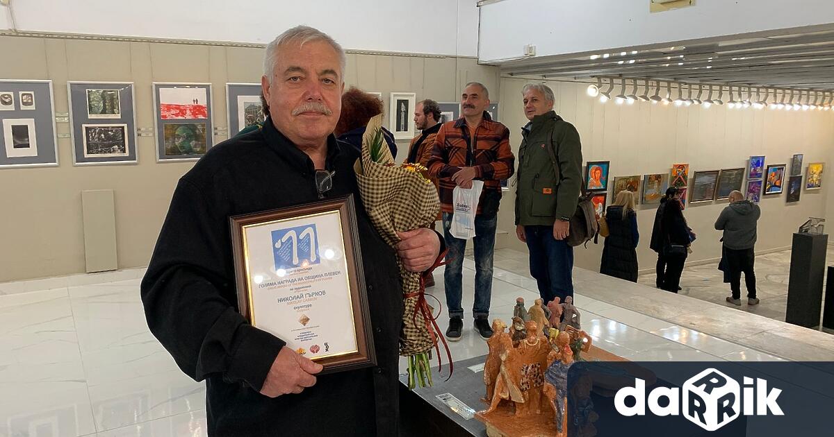 Николай Гърков, който се представи с керамика, е носителят на