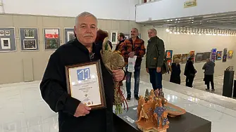 Николай Гърков е носителят на Голямата награда на 11-то Международно биенале на малките форми – Плевен 2022‘/СНИМКИ/