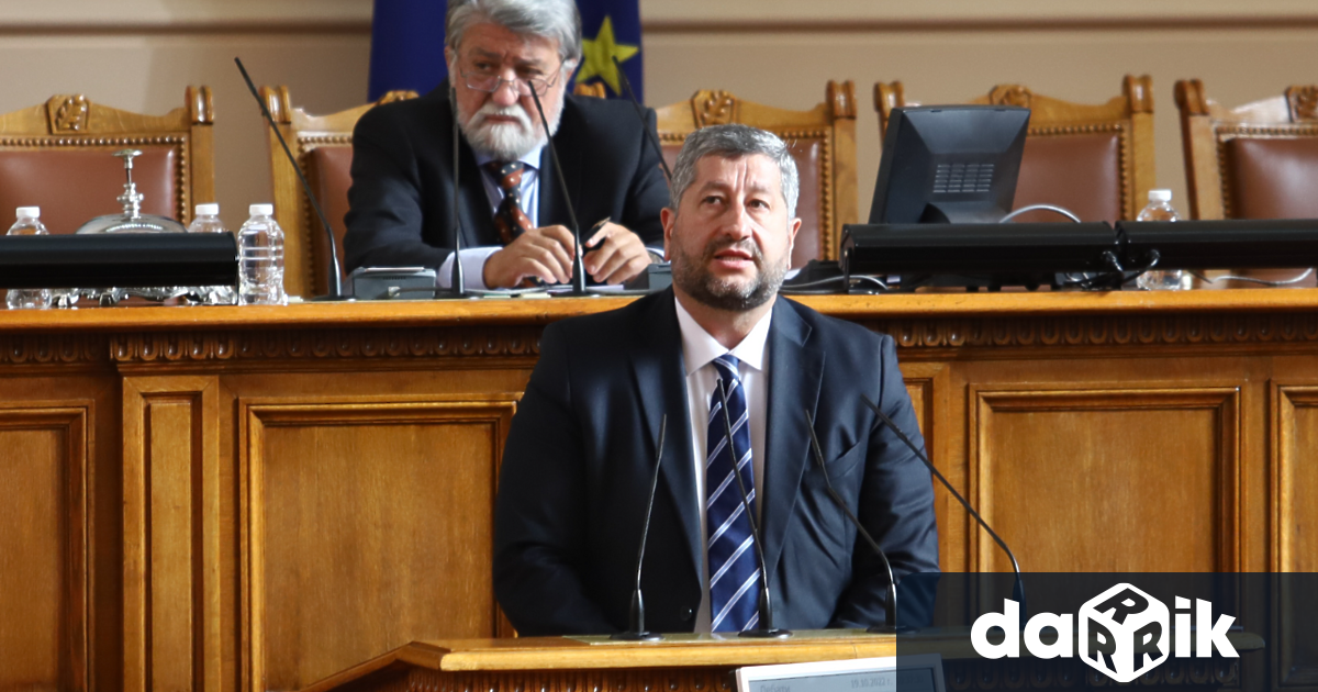 Вежди Рашидов не е консенсусна личност. Четирите партии, които го