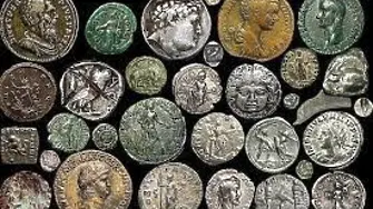 Монети и предмети с археологическа стойност са иззети от дома на мъж от Монтана