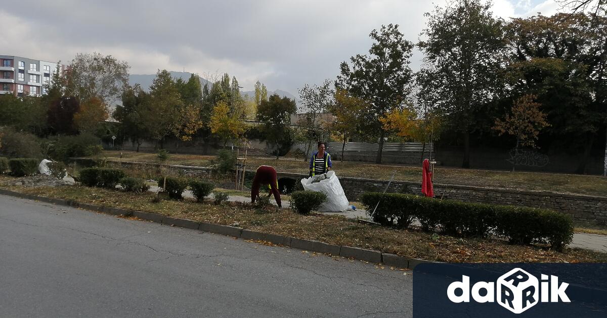 Есенно почистване на речните корита се извършва в Сливен. Кампанията