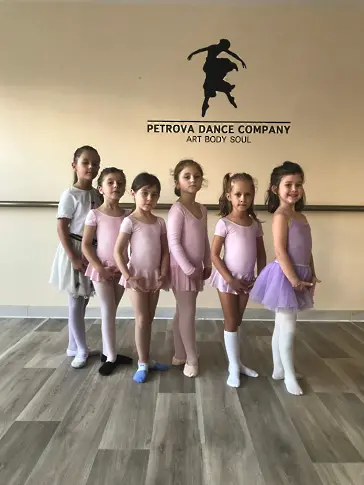 “Танцова Компания Петрова” празнува първото Дипломиране-Концерт на своите възпитаници