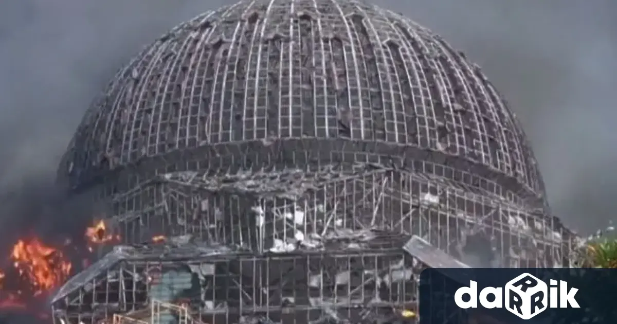 Куполът на Голямата джамия“в Джакарта е разрушен -два часа пламъци,