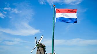 Нидерландският парламент прие резолюция в която се казва че Нидерландия