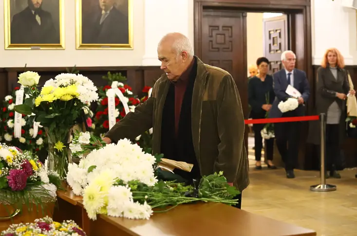 България се сбогува с акад. Антон Дончев