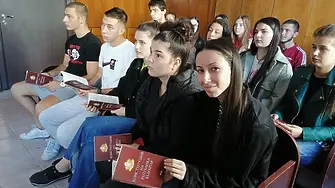 В Районен съд – Враца ученици от града се запознаха с основния закон в България