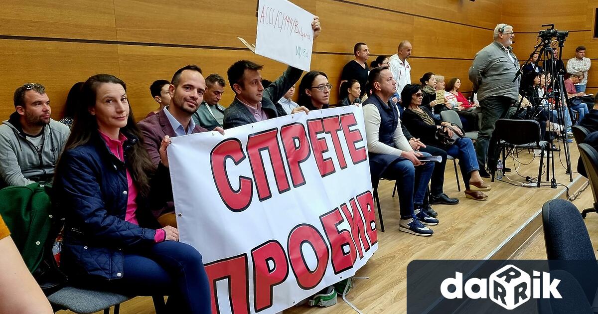 С протест срещу изграждането на пробива под Водната палата започна