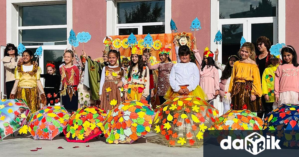 На сцената на Летния театър в град Левски грейна приказна,