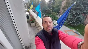 Приеха оставката на съветника, опитал се да свали украинското знаме от сградата на СО