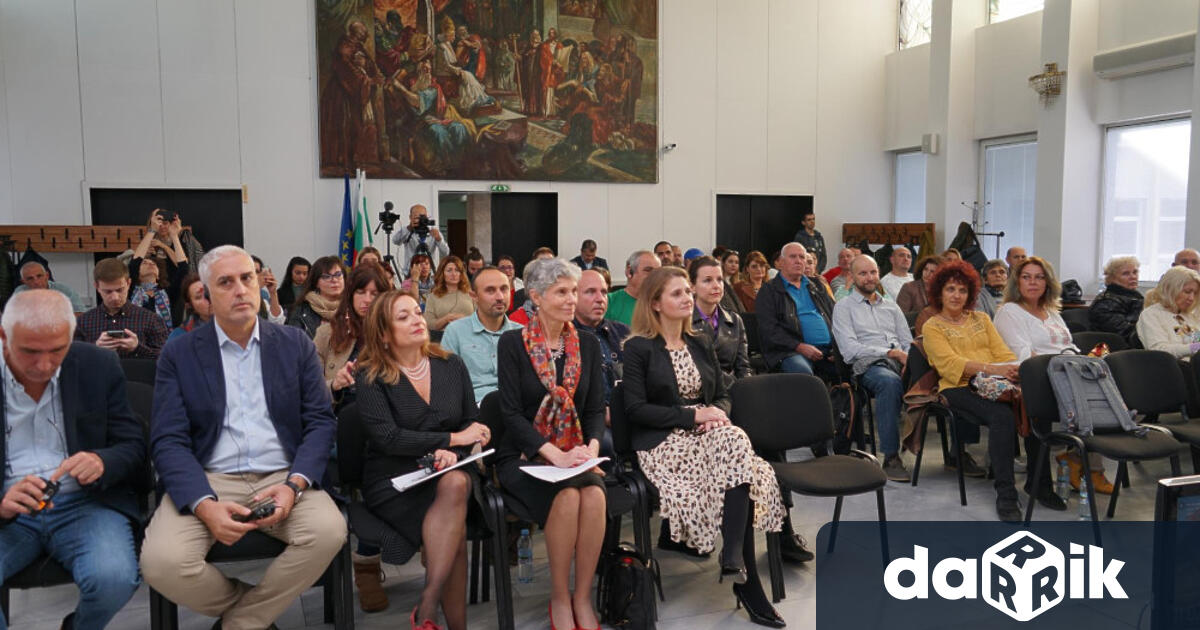 Днес и утре в Ритуалната зала на Община Габрово водещи