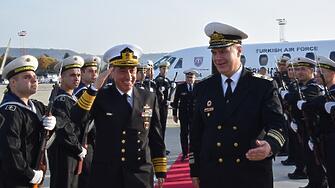 Командващият на Военноморските сили на Турция адмирал Ерджумент Татлъолу беше