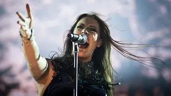 Певицата на „Nightwish“ Флор Янсен е диагностицирана с рак на гърдата