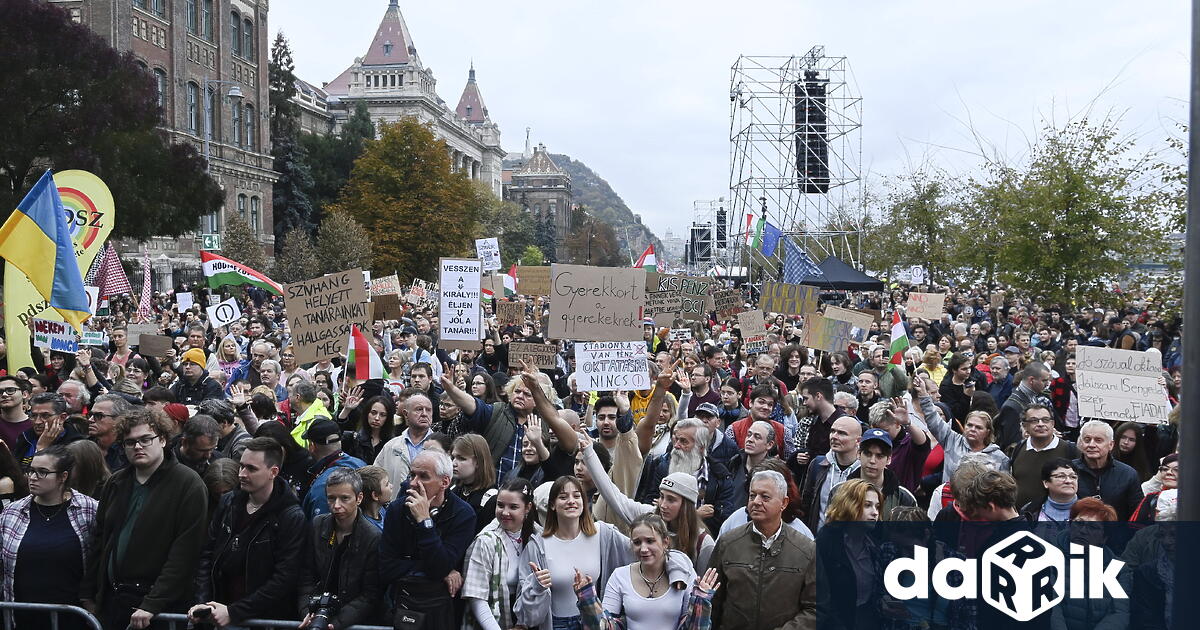 Десетки хиляди излязоха в неделя по улиците на унгарската столица