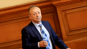 Продължаваме Промяната поискаха оставката на Вежди Рашидов като председател на