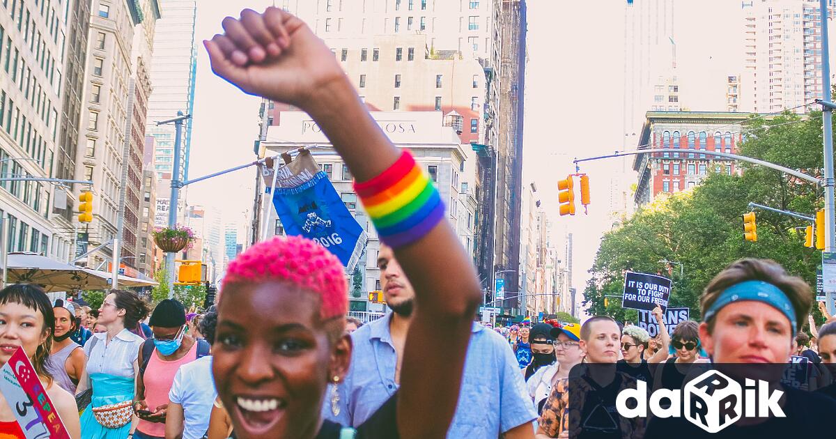 Противоречивата руска забрана срещу насърчаването на така наречената гей пропаганда