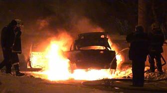 Пожар на изоставен автомобил във Враца засегна още две леки