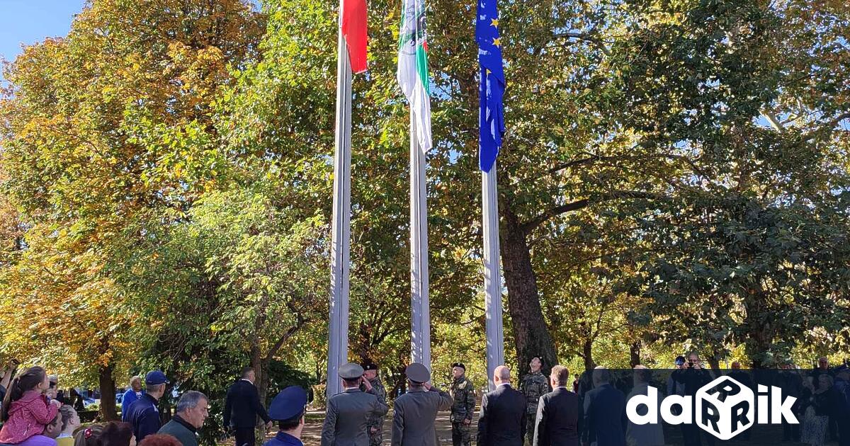 С издигане на националното знаме, знамето на Сливен и ЕС