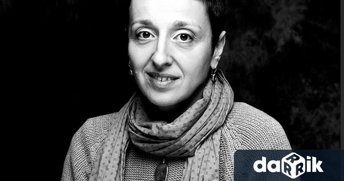 Светлина, която те привлича с енергията си.Работеща до последно, няма