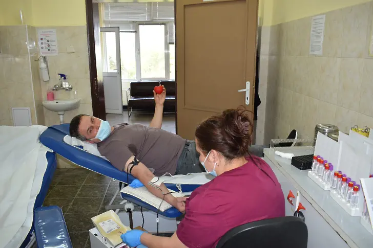 Дванайсет донори дариха кръв в акцията “Усмихни сърце“