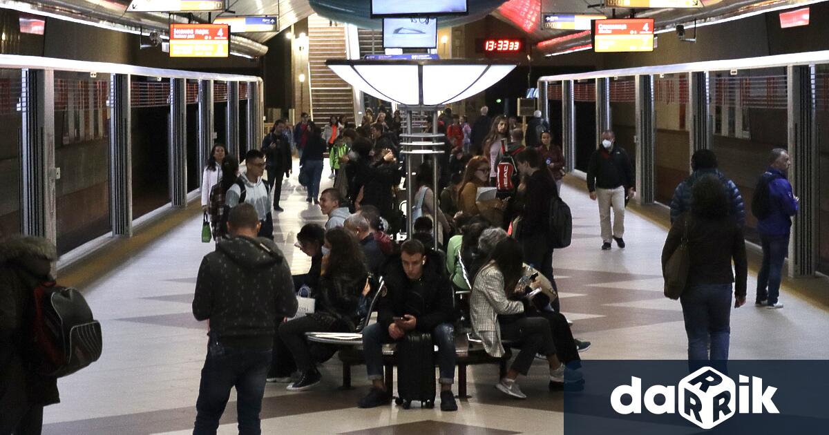 Технически проблем с метрото в София забави пътниците в часовия