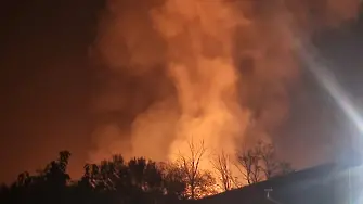 Пожар гори в двора на завод Арсенал в Казанлък